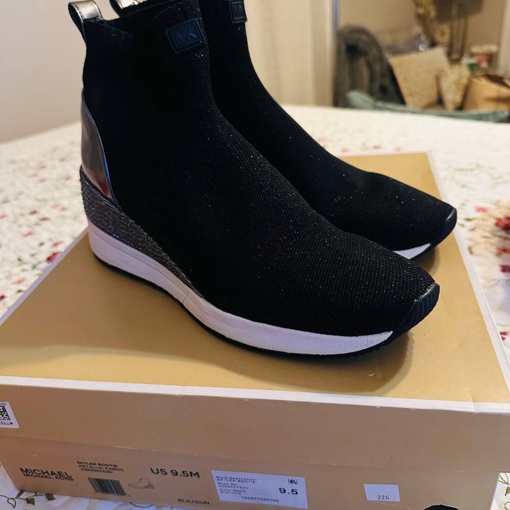 Michael Kors Black Athletic Shoes Streamlined Comfort - Picture 2 of 3